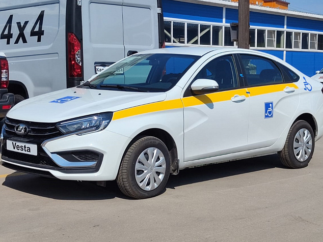 Автомобиль для перевозки инвалидов с поворотным сиденьем на базе Vesta - фото Перевозка инвалидов